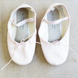 DANSKIN FREESTYLE Soft Pink Ballet Slippers Size 2 worn twice